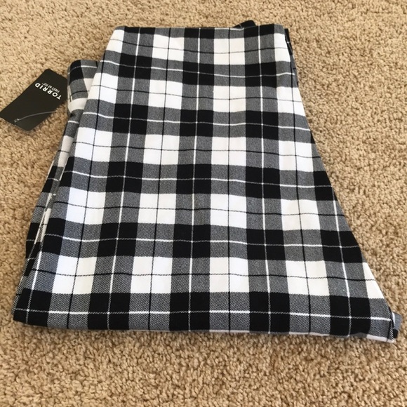 NWT! TORRID size 1X classic black plaid slim fit pants - Picture 7 of 7